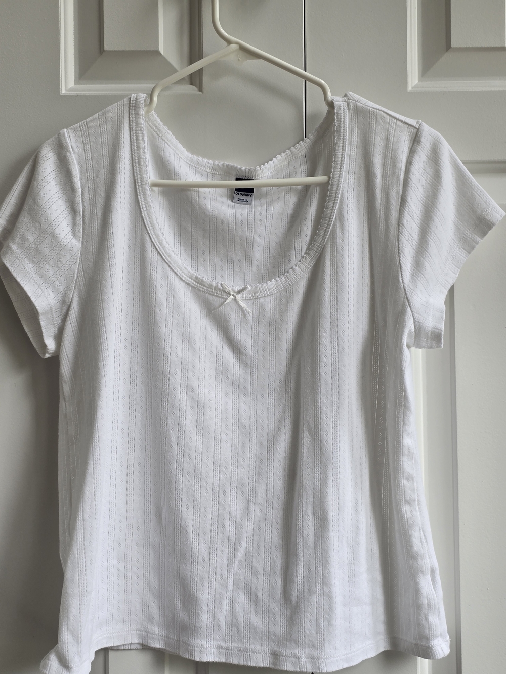 Old Navy White Short Sleeve Scoop Neck Tee